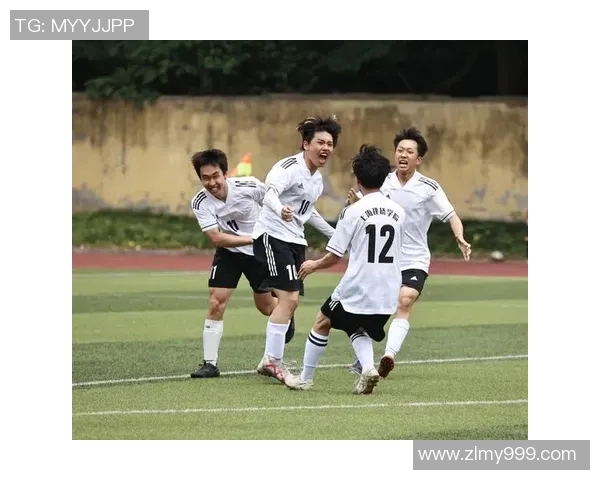 重庆足球队的奋斗历程与杯赛荣耀背后的故事揭秘